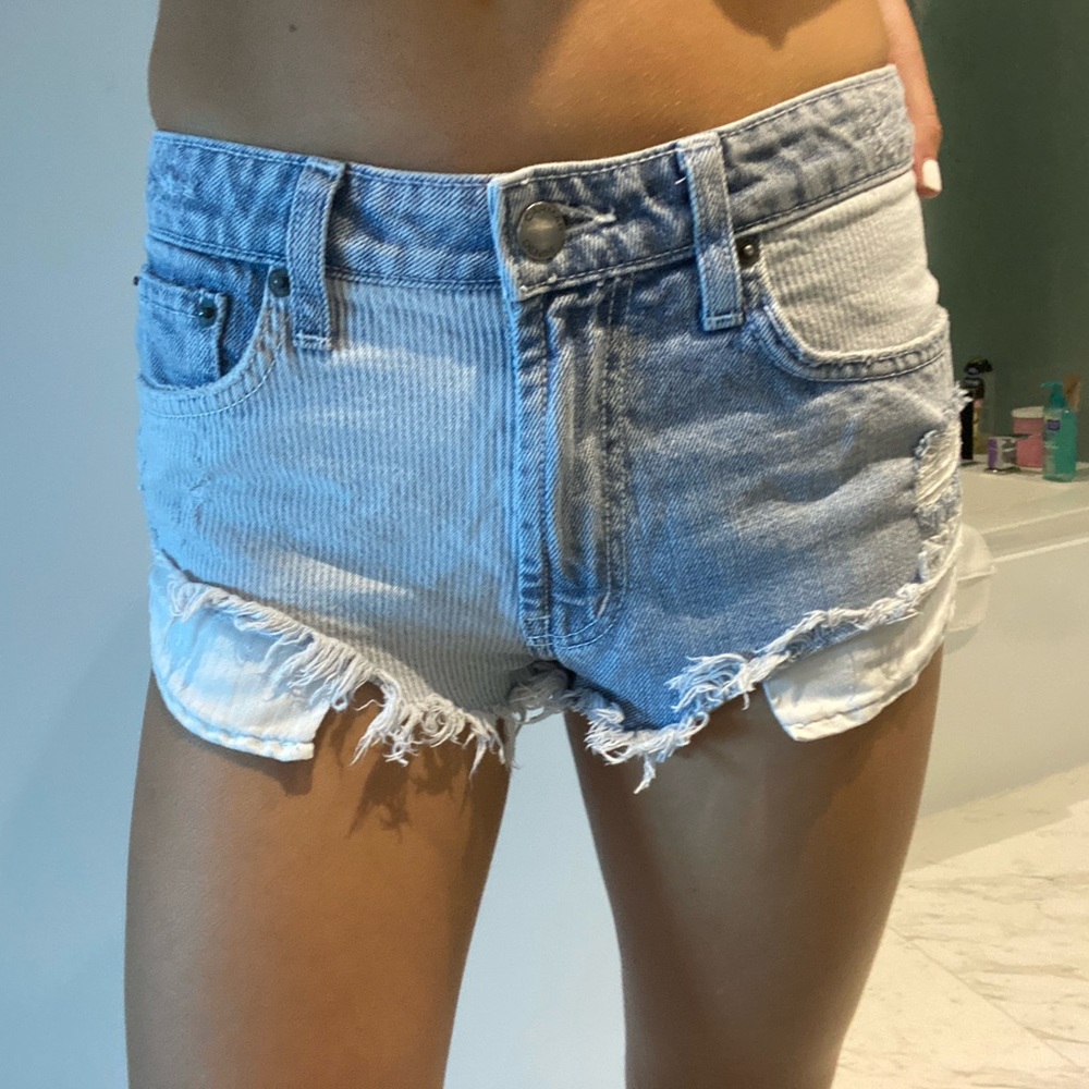 CARMAR DENIM SHORTS SIZE 25